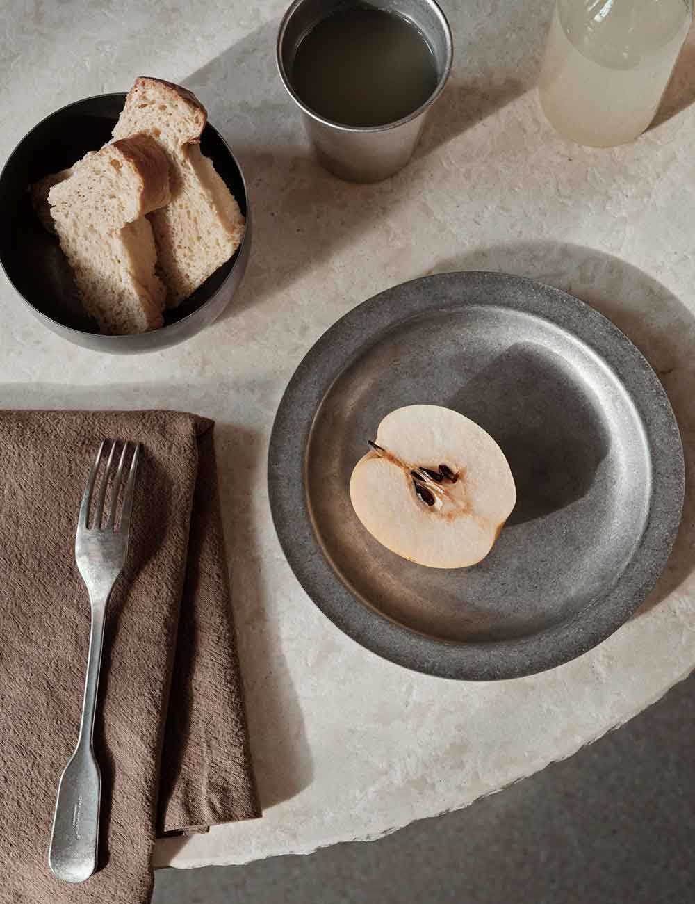 Tumbled plate