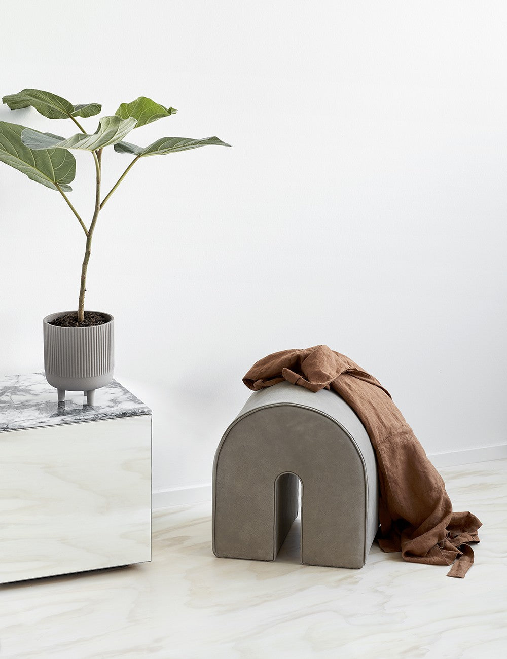 curved pouf