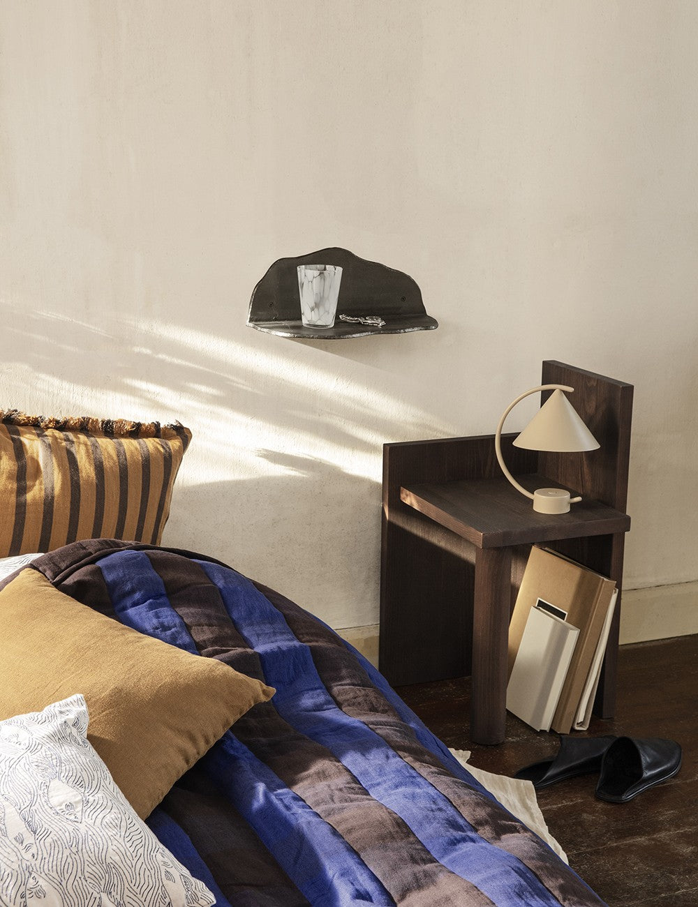 FRACTURE SHELF