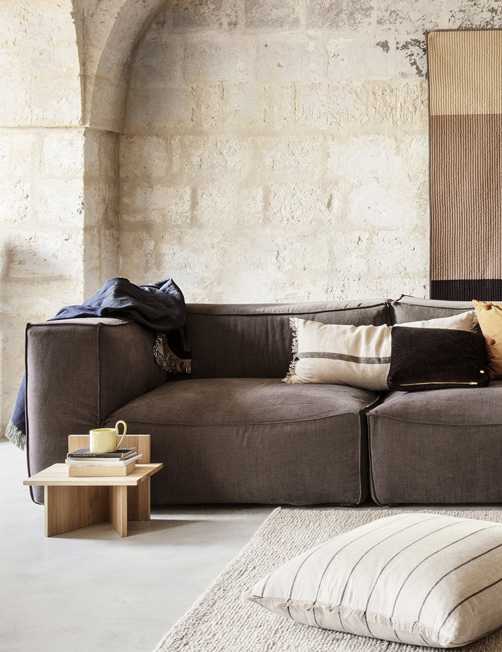 OBLIQUE STOOL
