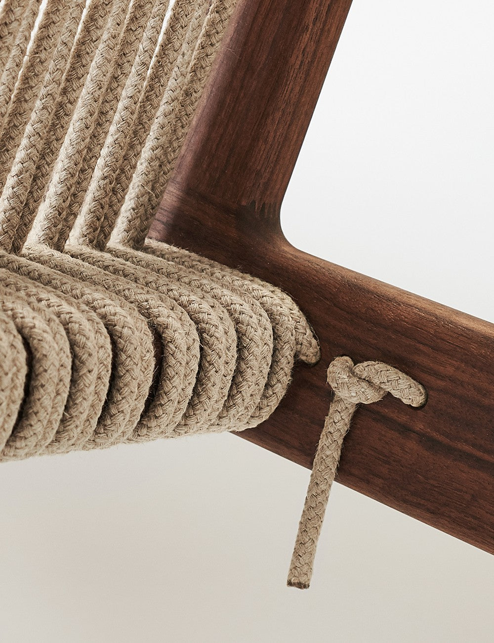 MR01 INITIAL CHAIR