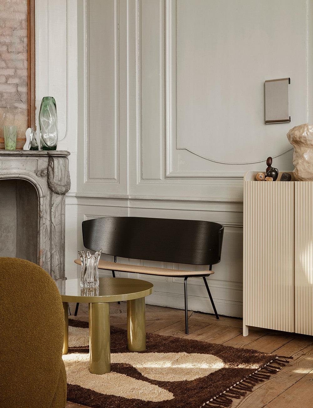 POST SIDE TABLE HIGH GLOSS