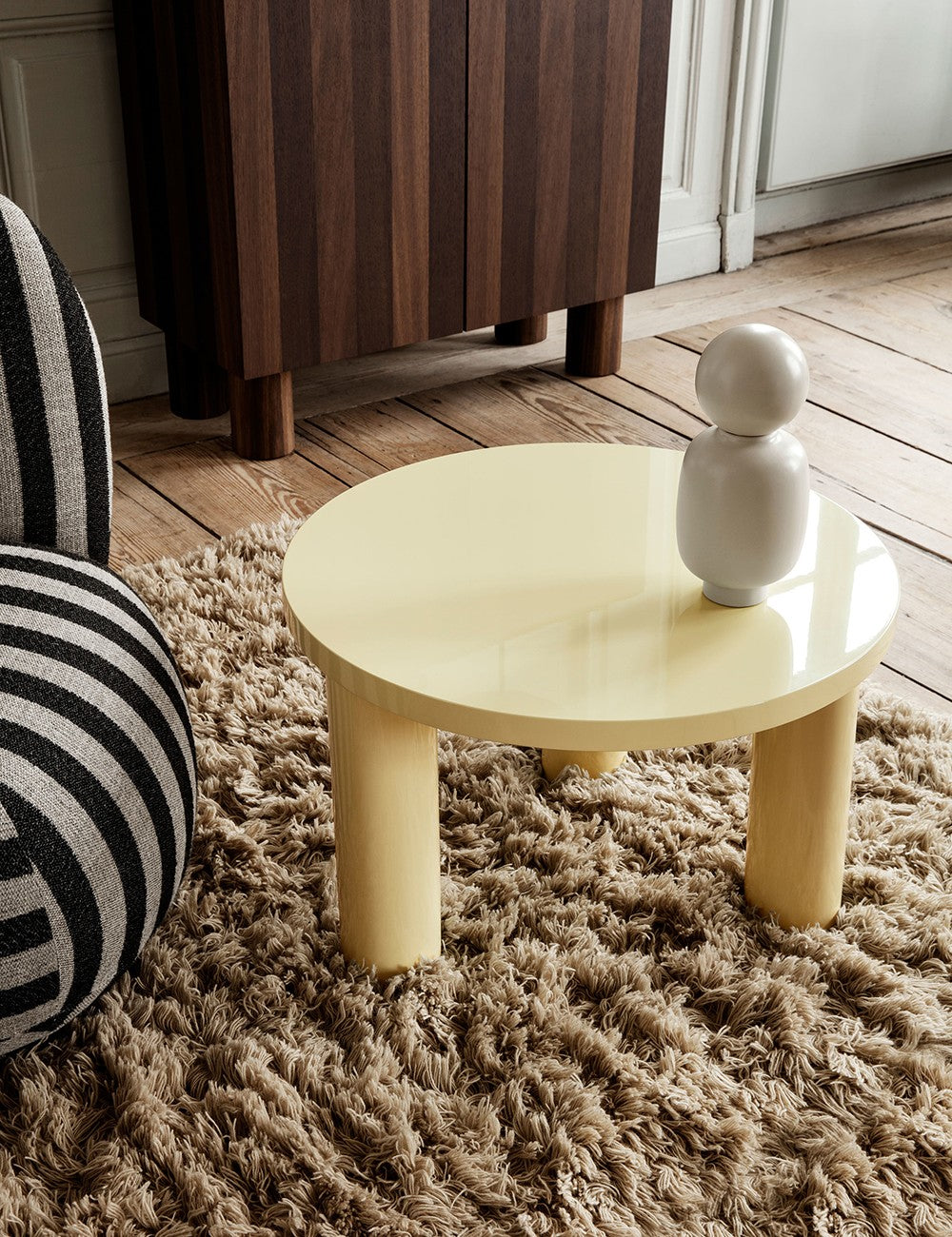 POST SIDE TABLE HIGH GLOSS