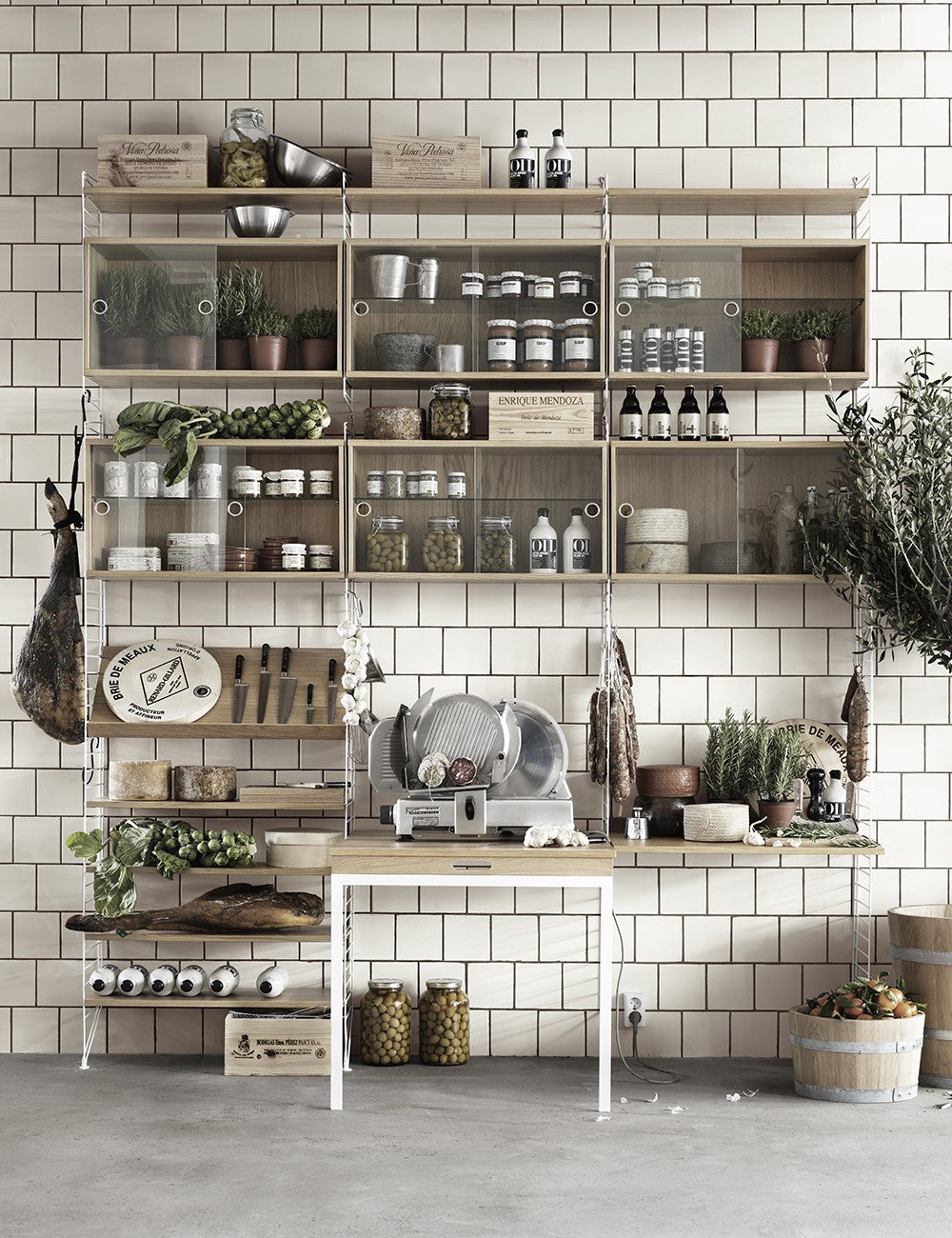 vitrine à portes coulissantes en verre