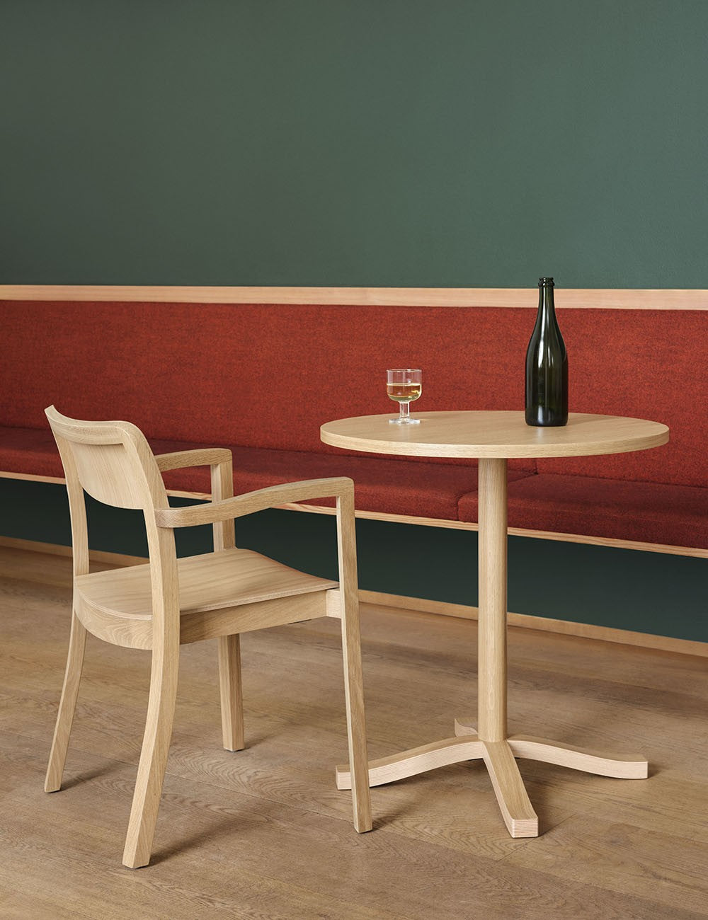 Chaise à accoudoirs Pastis