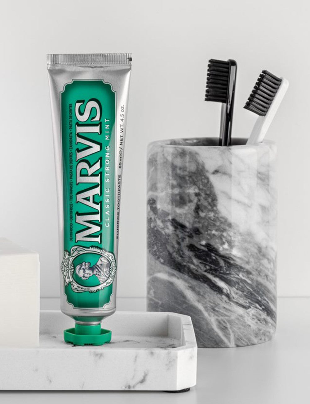 PASTA DENTES CLASSIC STRONG MINT 85 ML