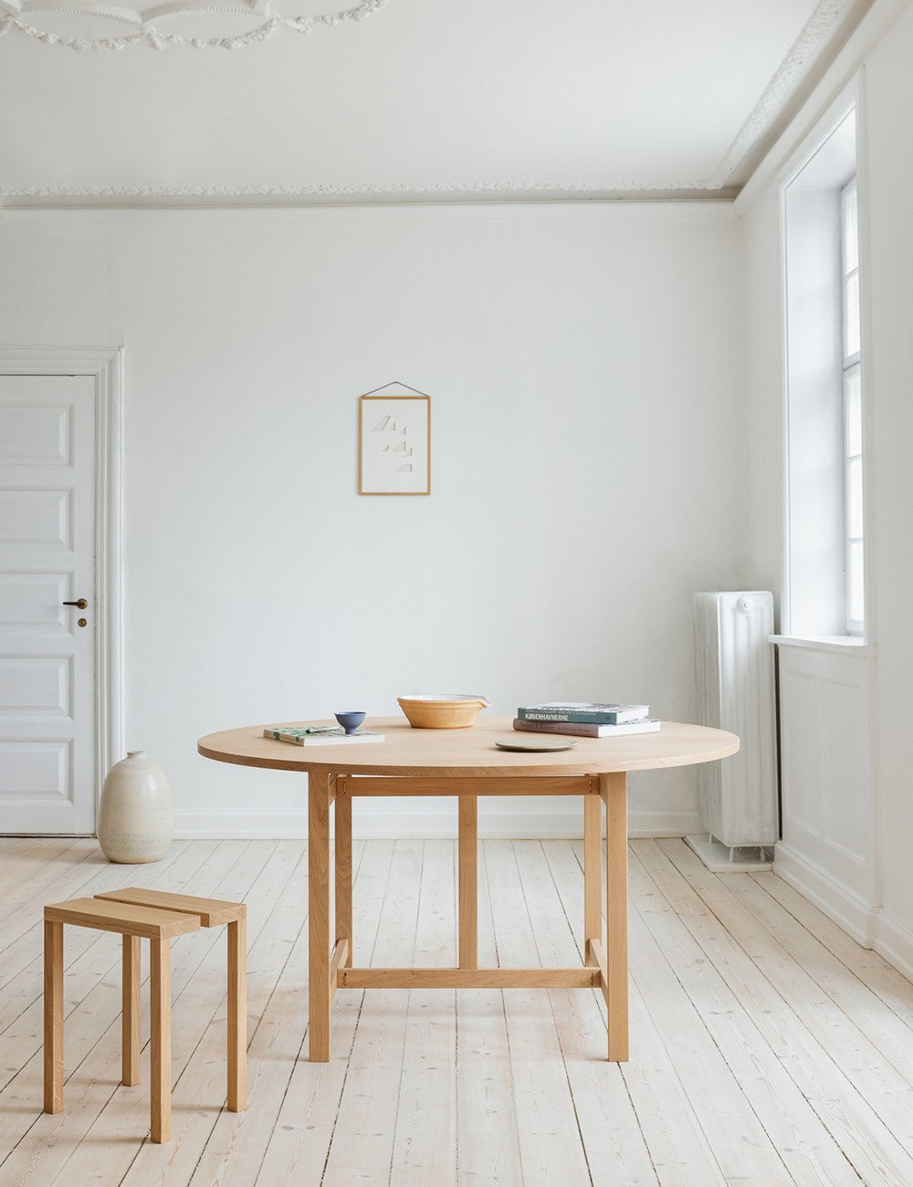 ROUND DINING TABLE 140
