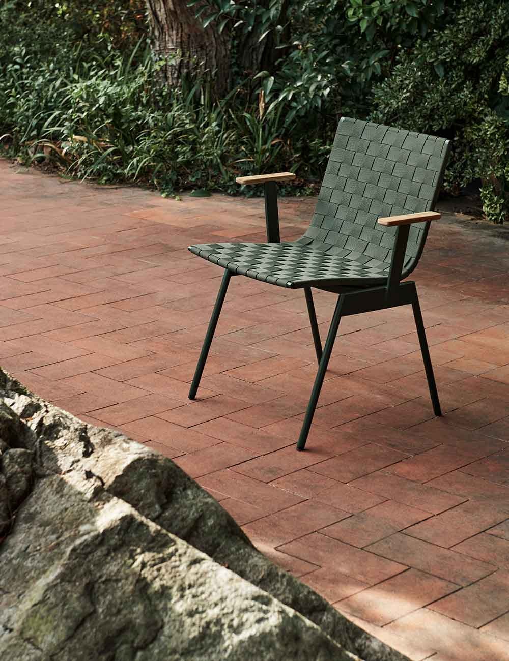 VILLE AV34 ARMCHAIR