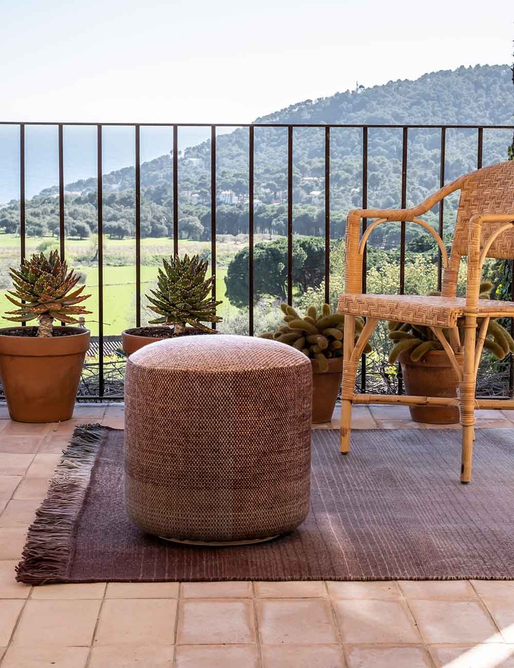 pouf d'extérieur ombragé