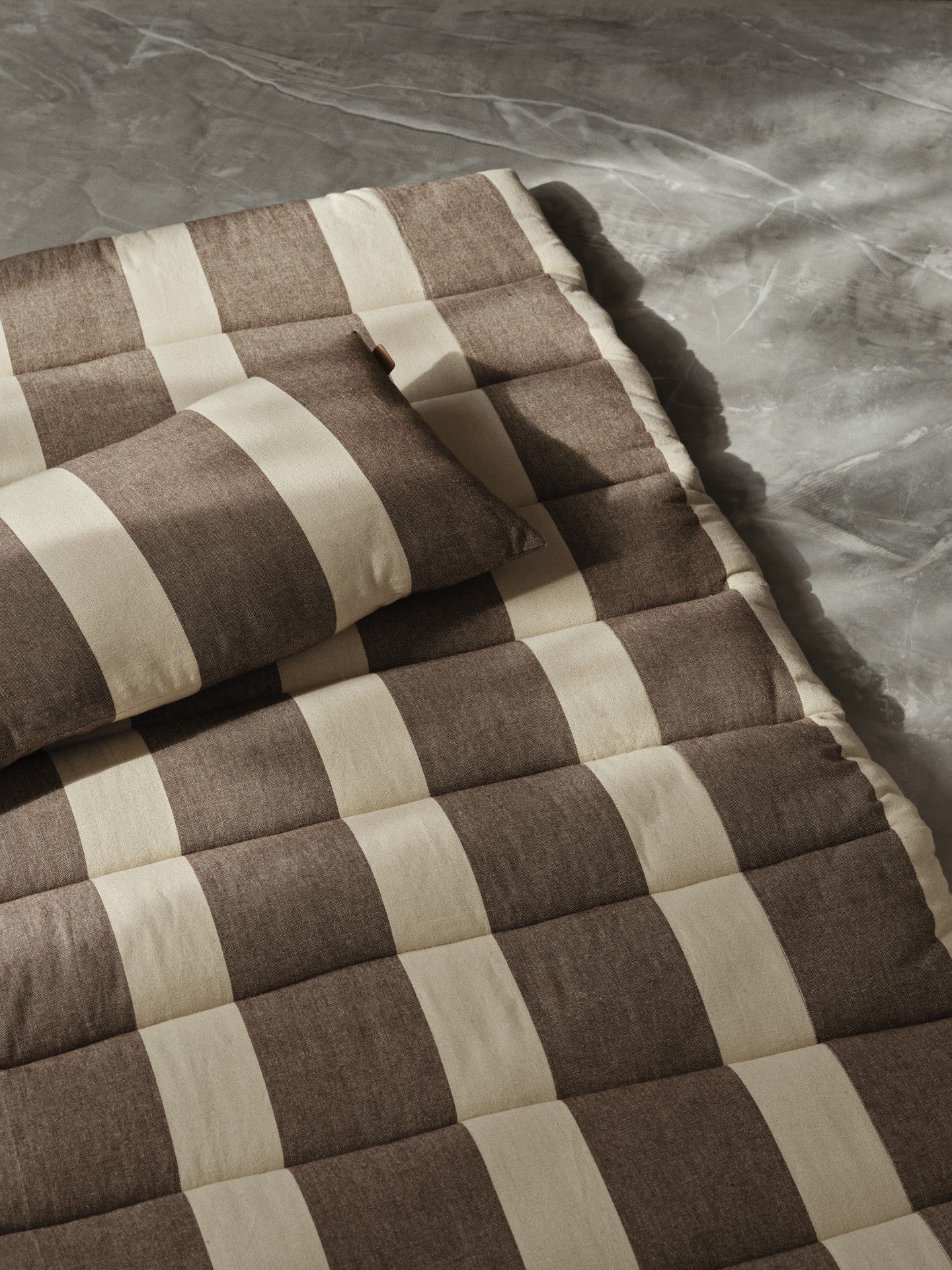 strand cushion