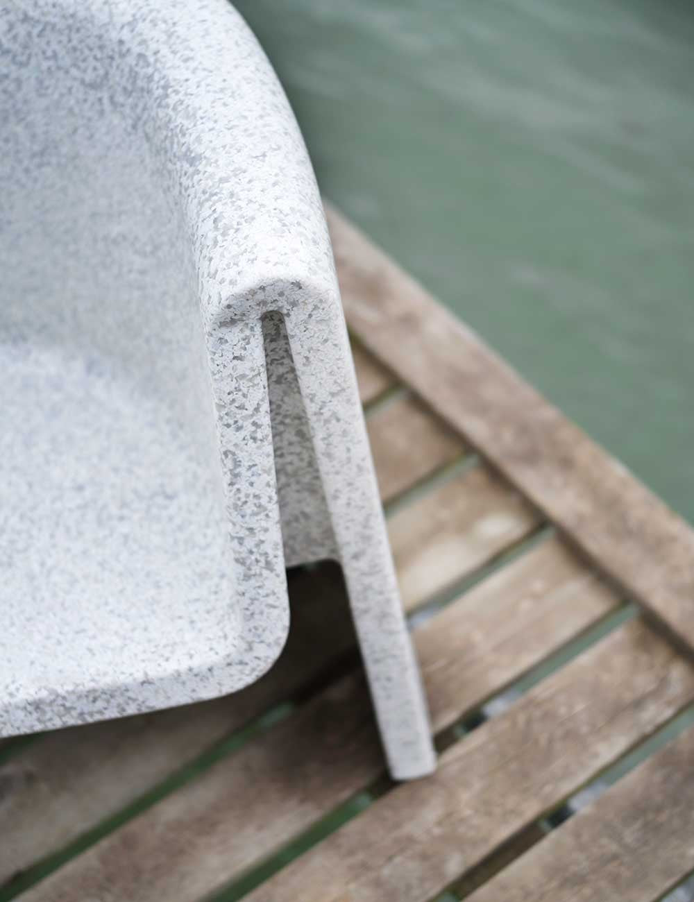 BIT LOUNGE CHAIR