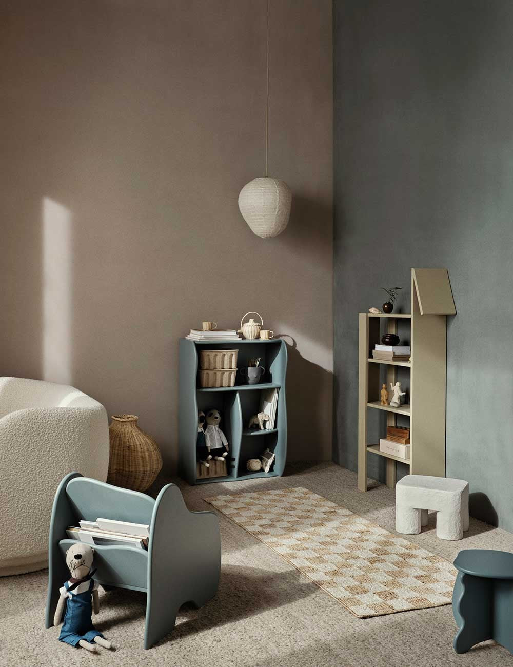 GIRAFFE BOOKCASE