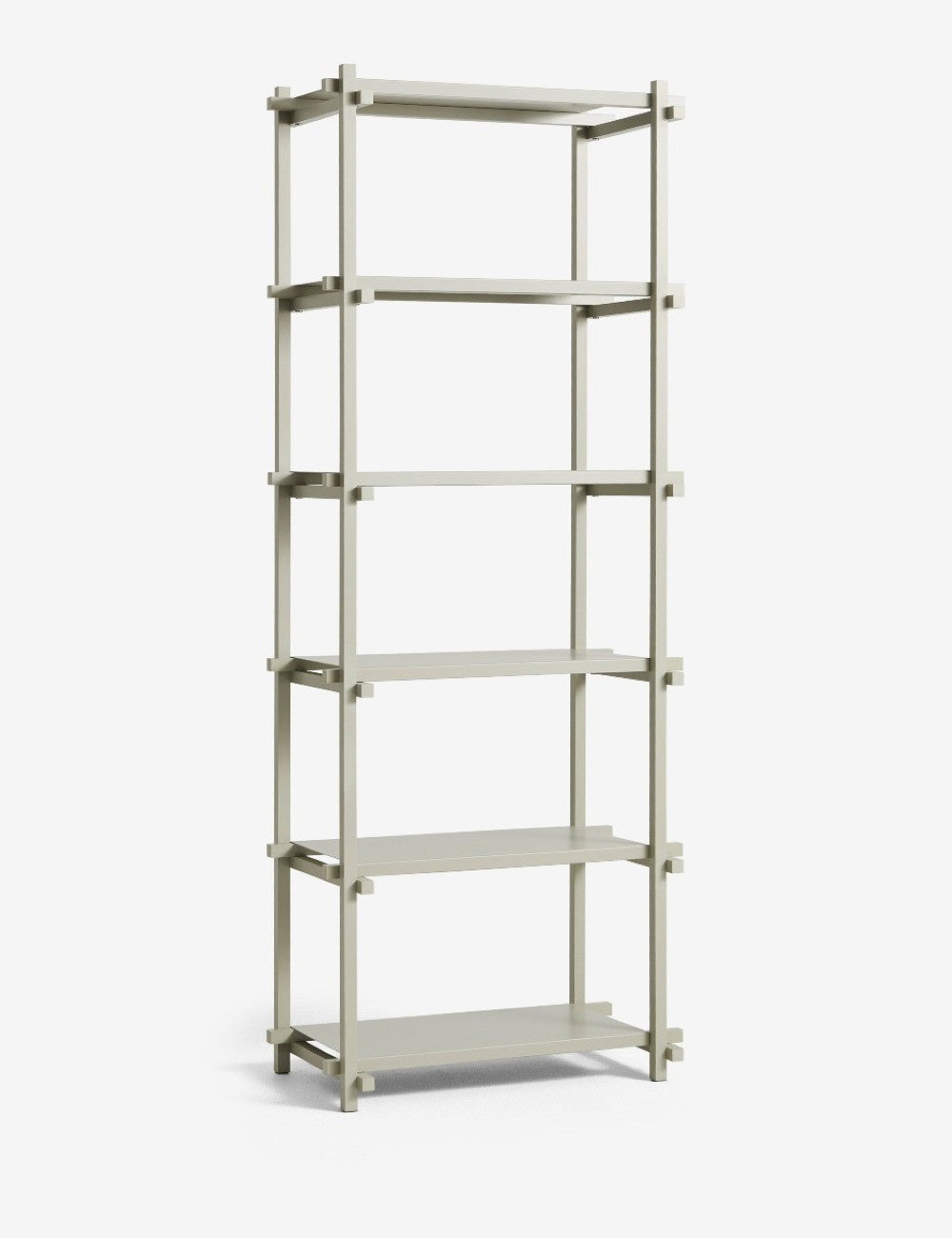 colonna di scaffalatura in legno alta