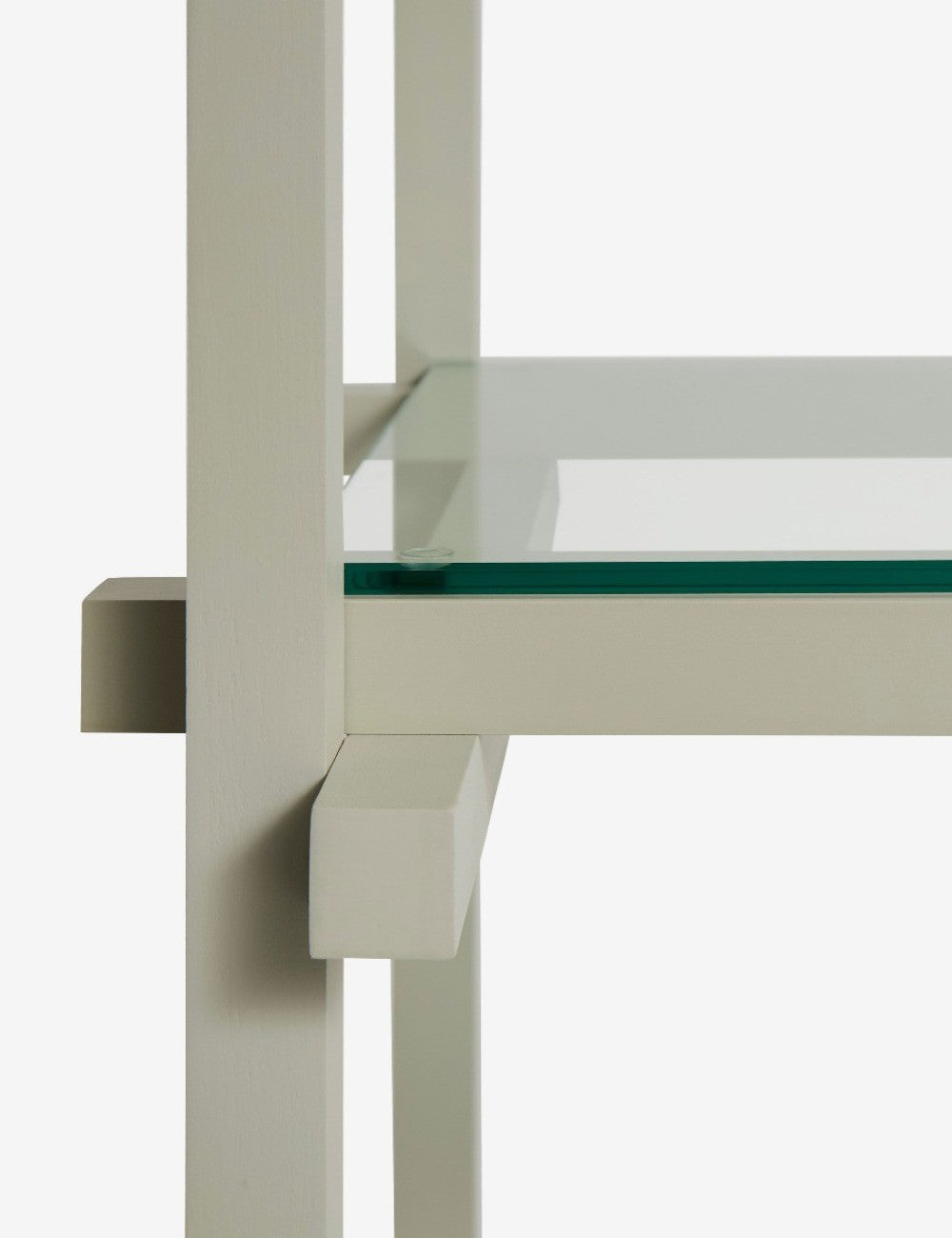 colonna di scaffalatura in legno bassa