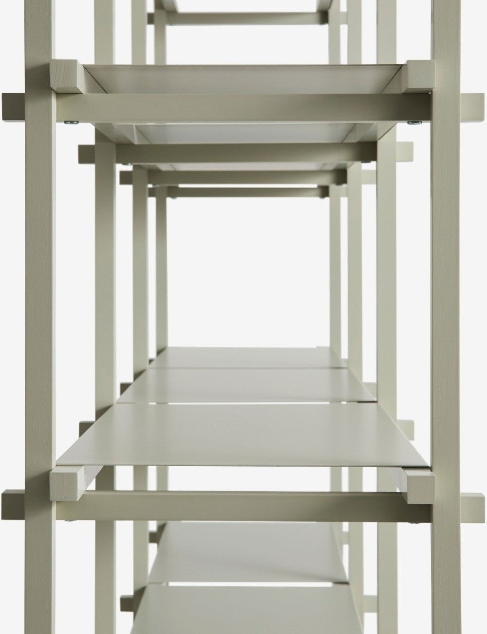 colonna di scaffalatura in legno bassa