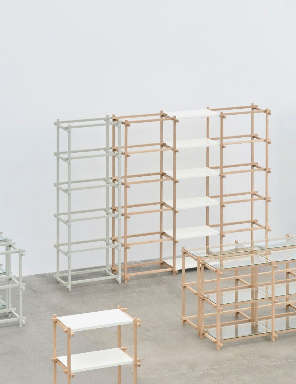 Étagère haute en bois