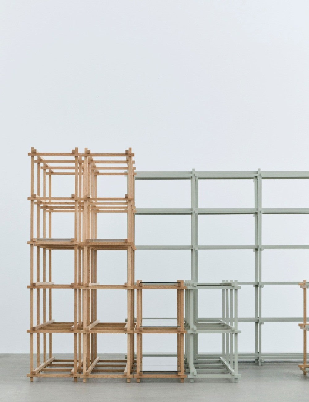 Étagère haute en bois