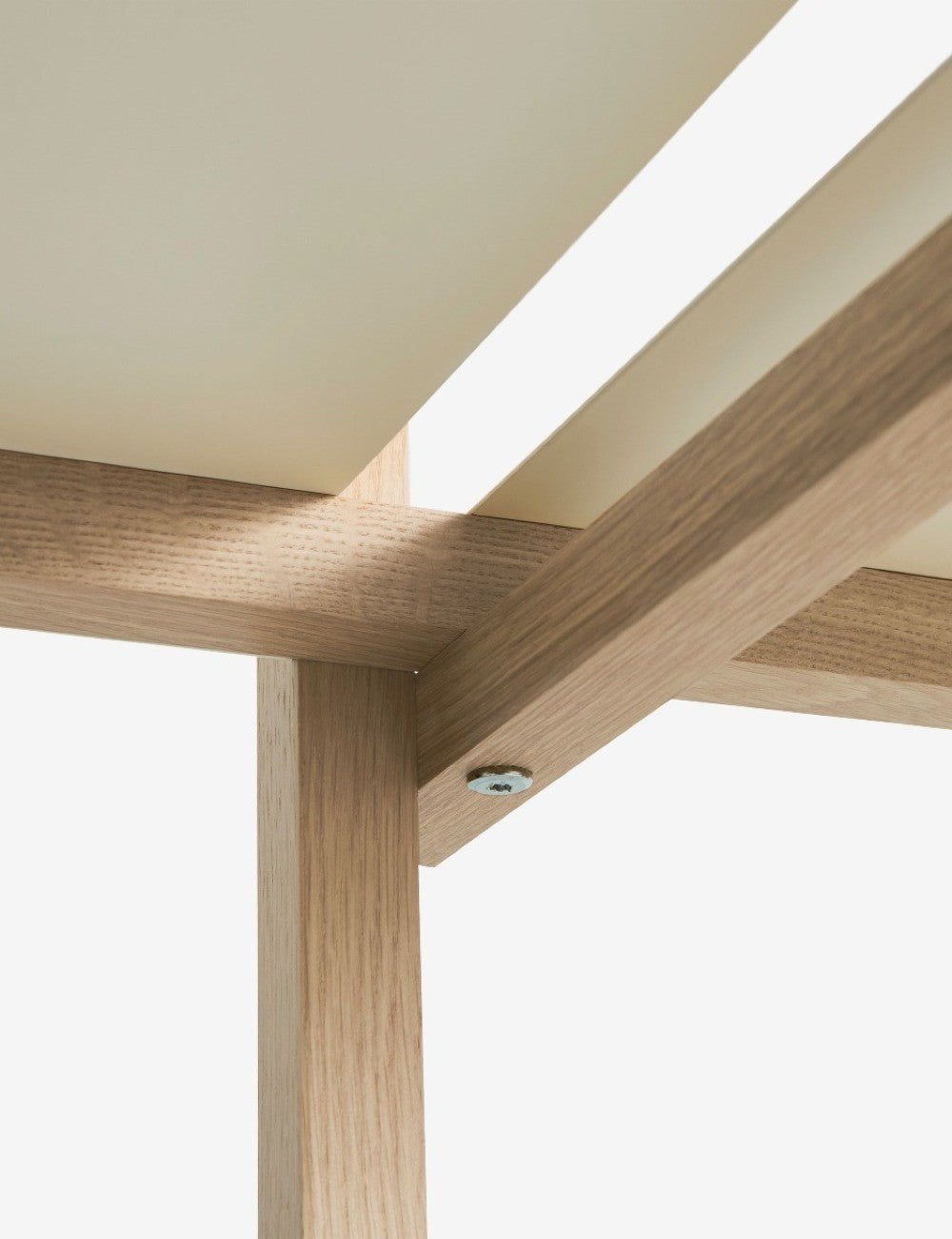 Étagère haute en bois