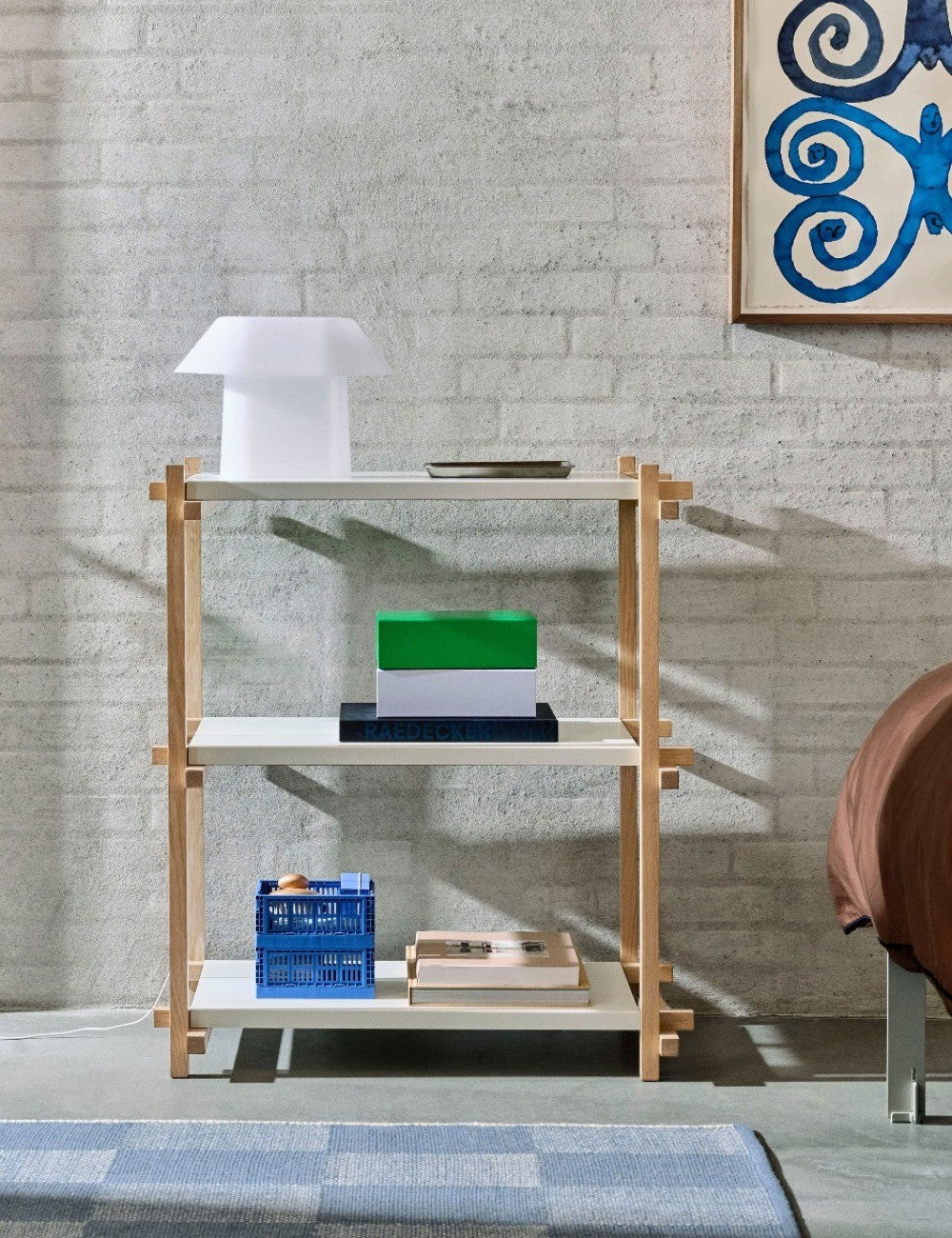 Étagère haute en bois