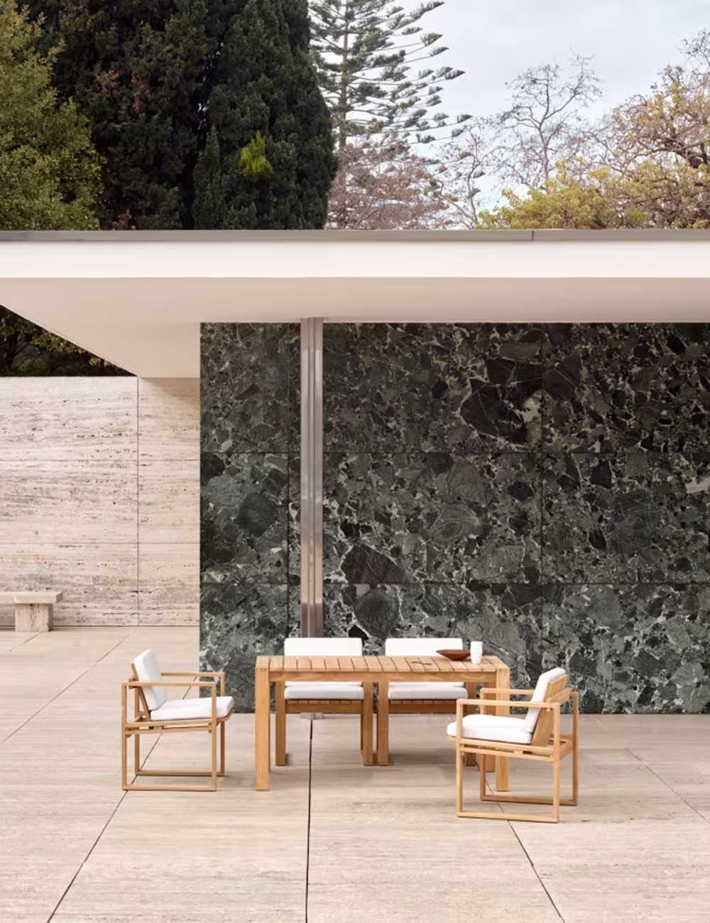 BK15 DINING TABLE