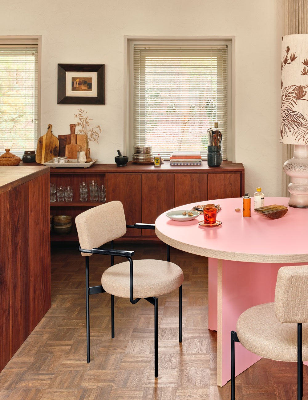 DINING TABLE ROUND