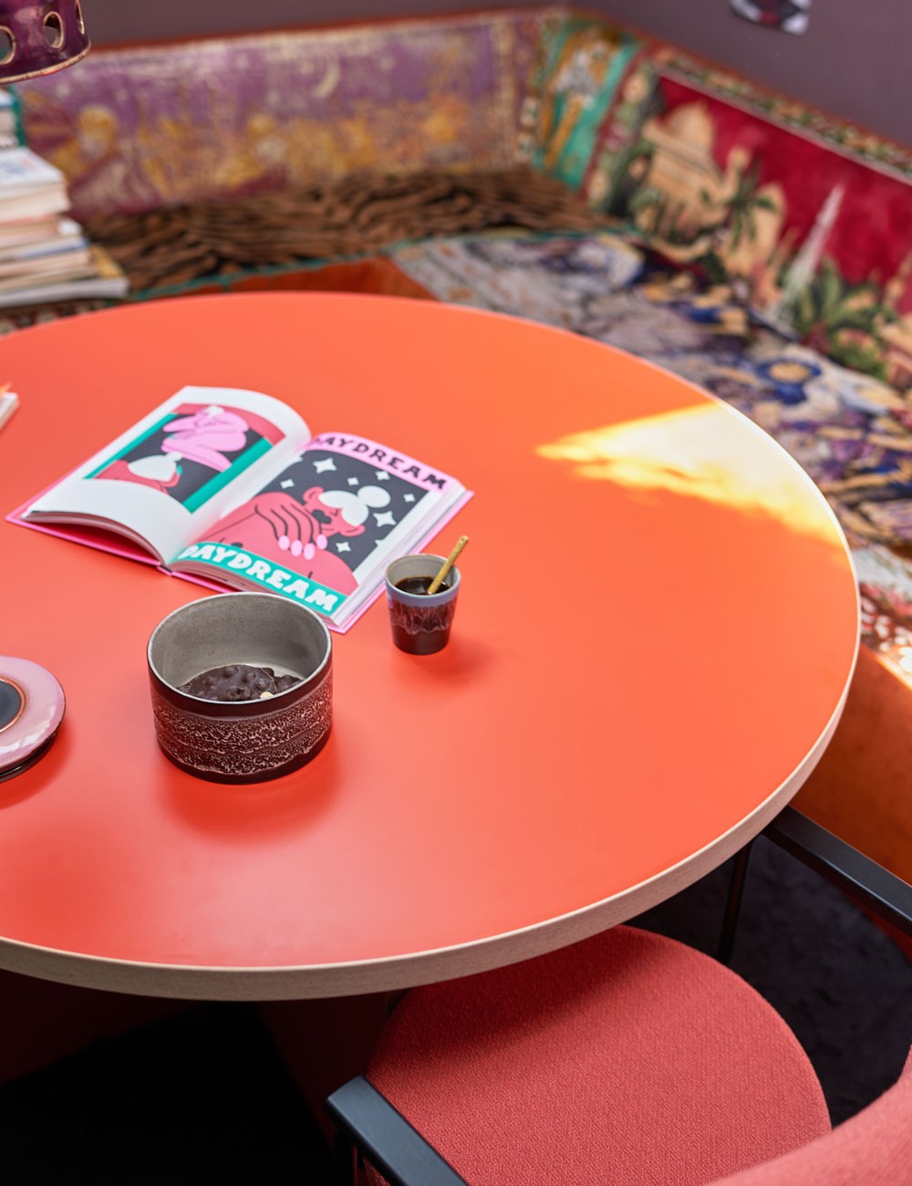 DINING TABLE ROUND