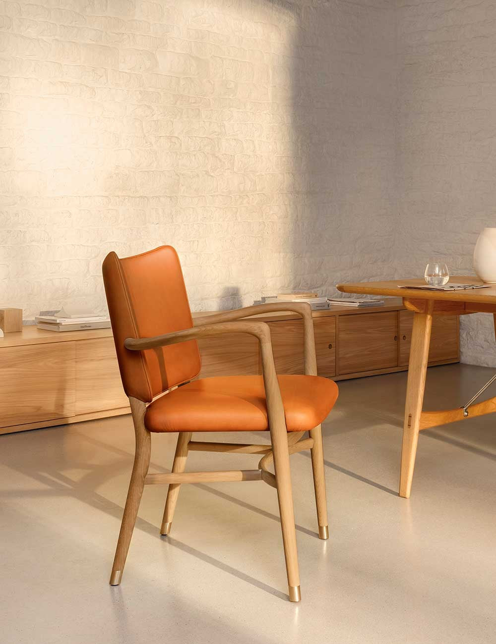 VLA61 MONARCH CHAIR