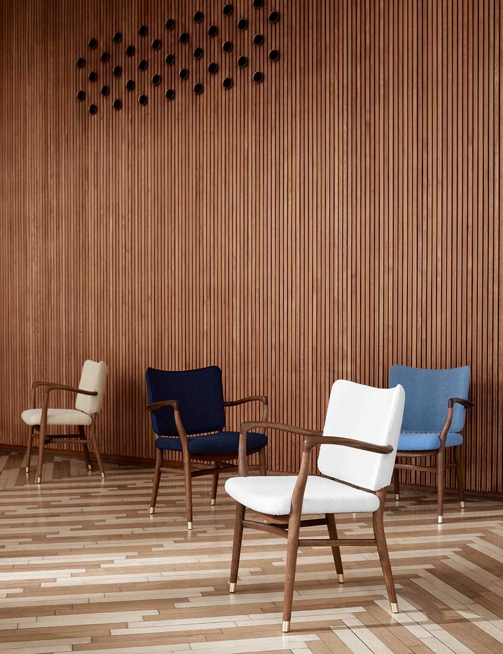 VLA61 MONARCH CHAIR BARU