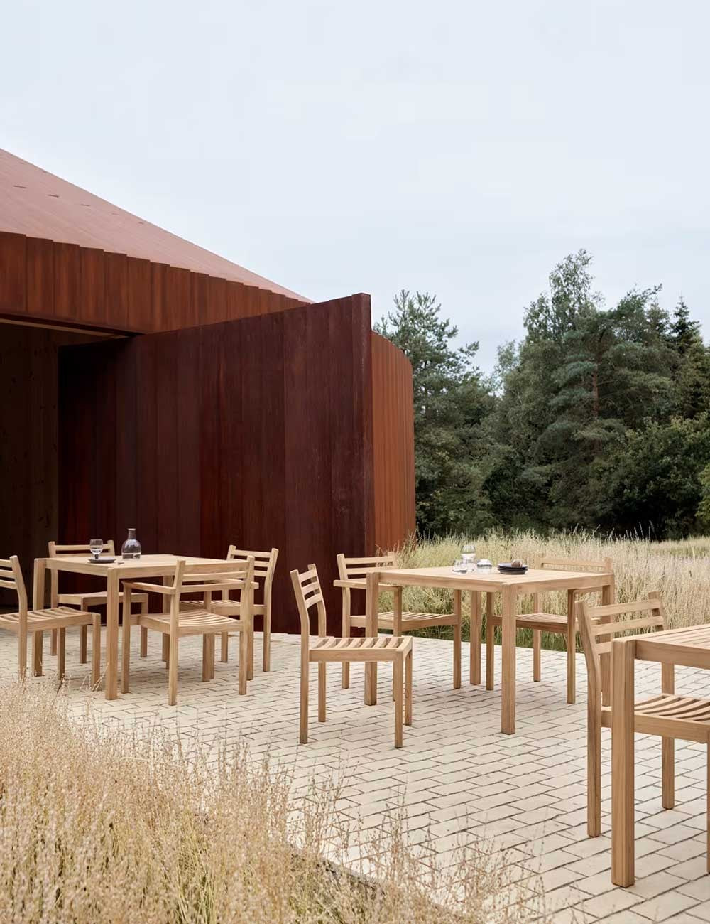 AH902 OUTDOOR DINING TABLE