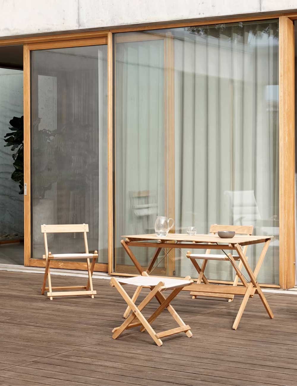 BM3670 DINING TABLE
