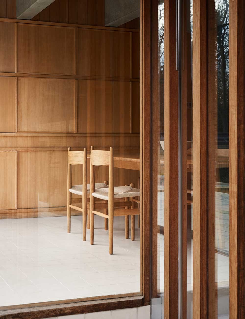 ch006 dining table