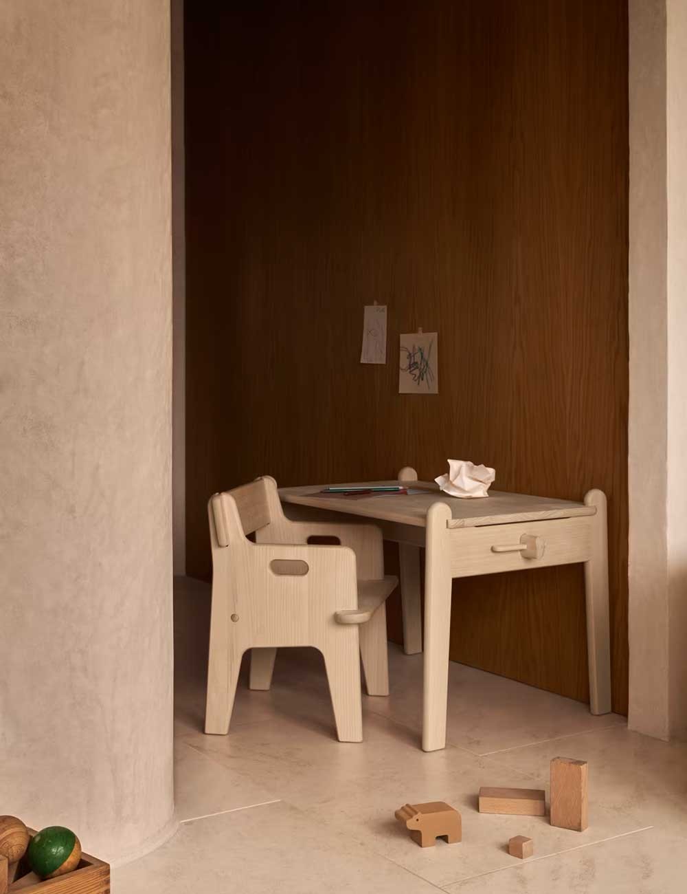 CH411 PETER'S TABLE