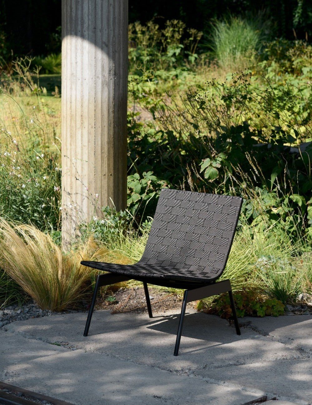 VILLE AV44 LOUNGE CHAIR