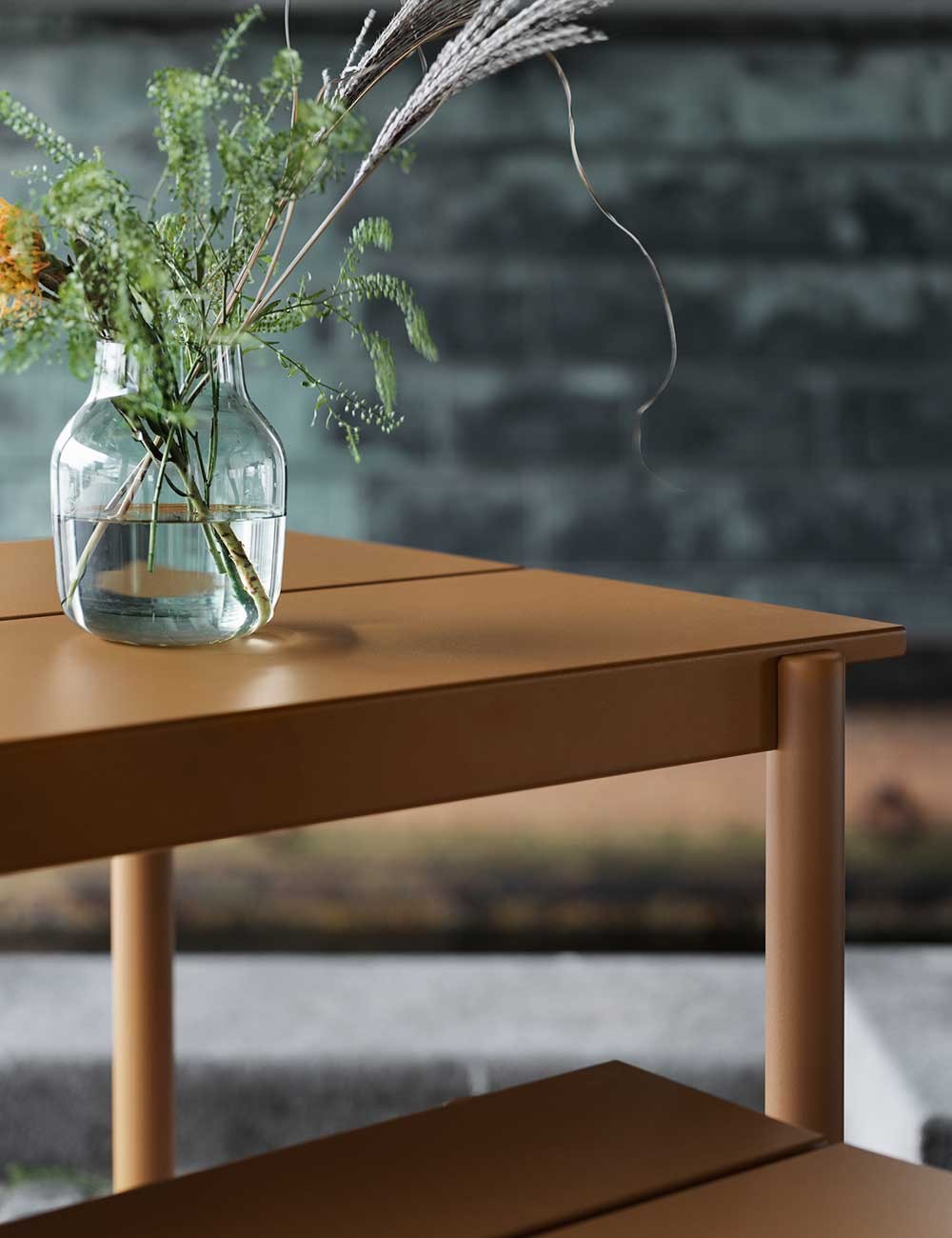 LINEAR STEEL TABLE 140