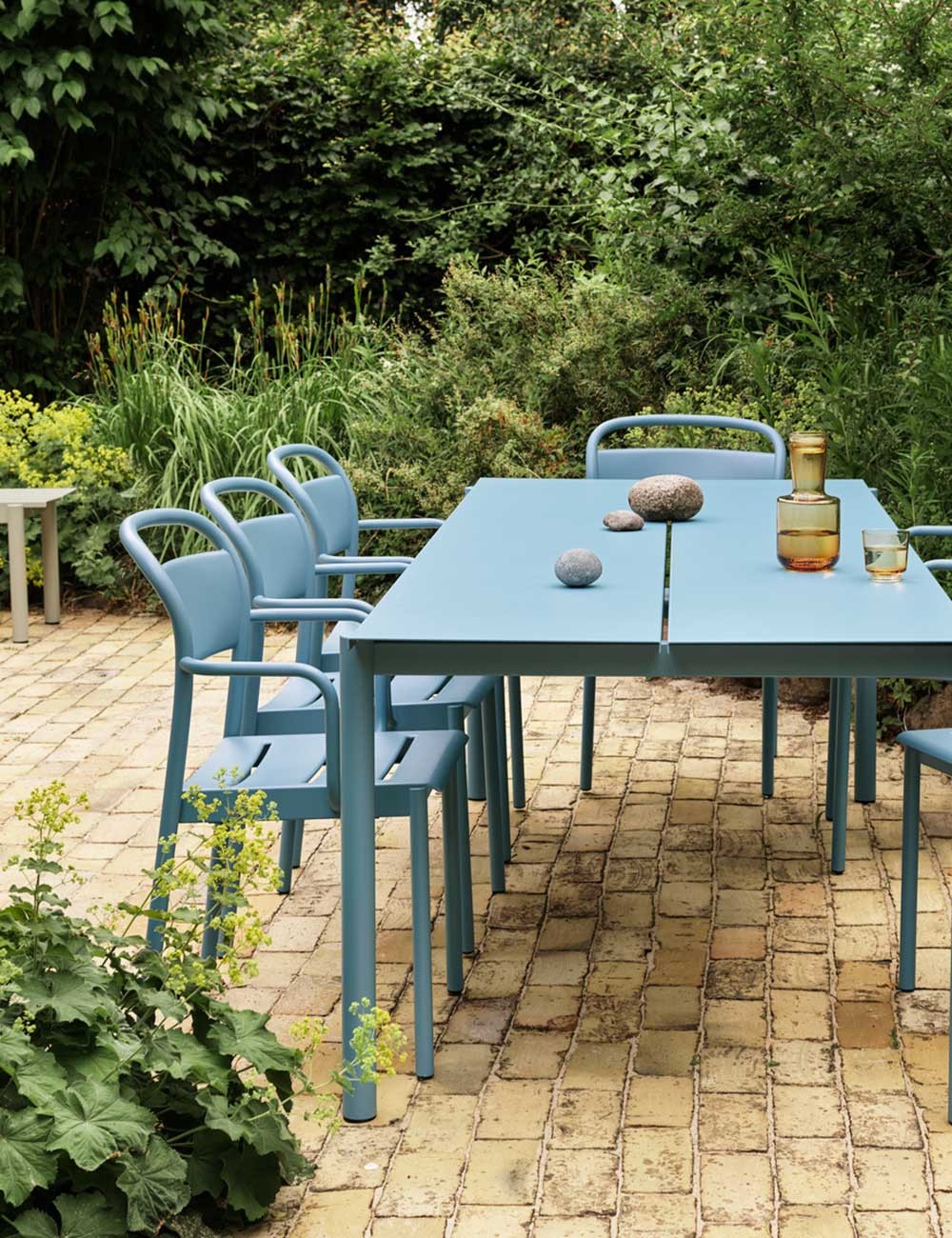 LINEAR STEEL TABLE 140