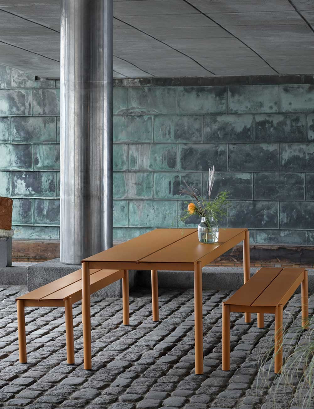 LINEAR STEEL TABLE 200