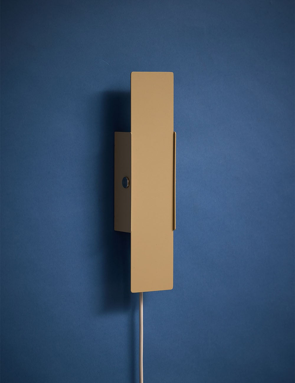 PIVOTING WALL LAMP