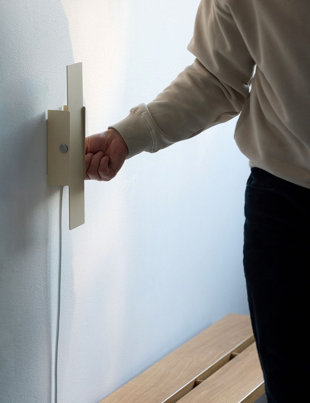PIVOTING WALL LAMP