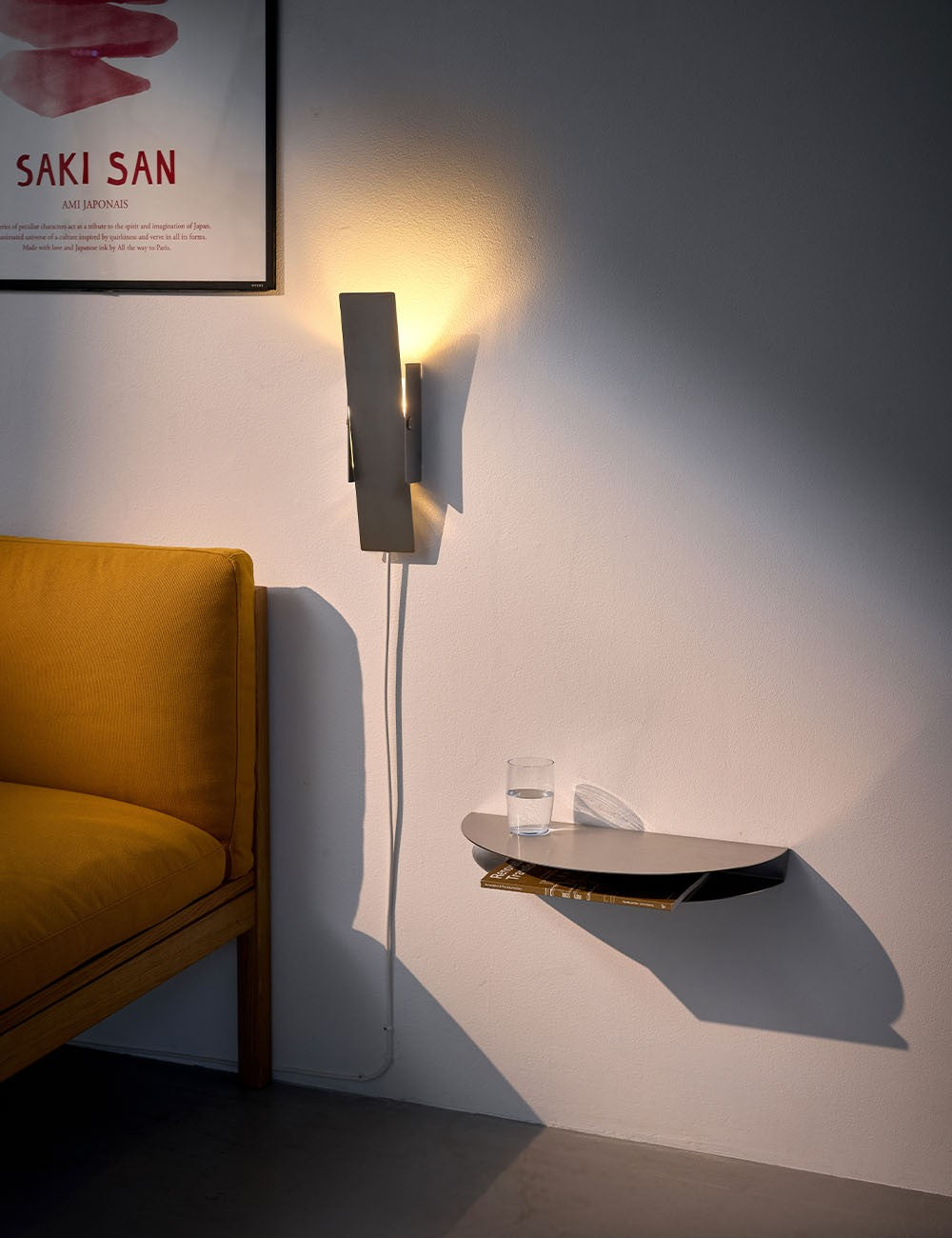 PIVOTING WALL LAMP