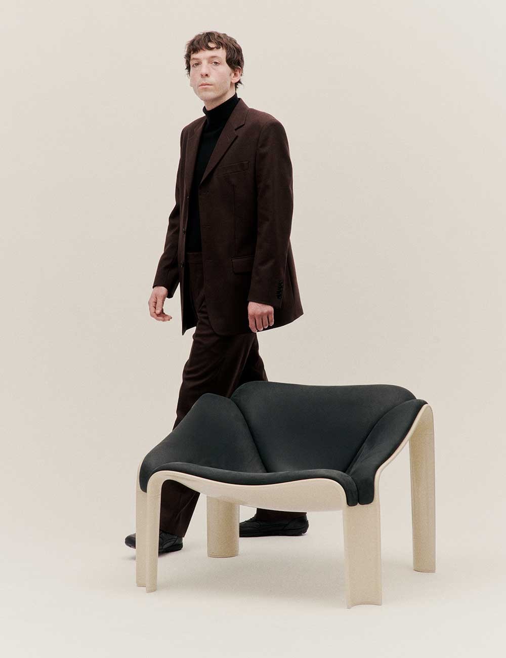 f300 lounge chair