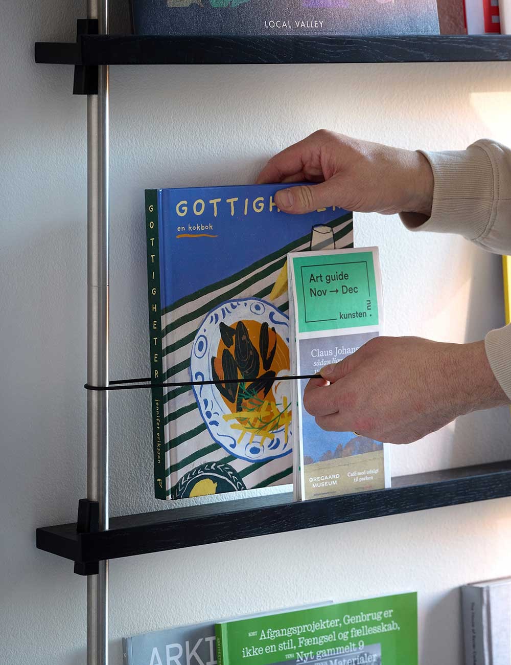 magazine shelving ms.180.1