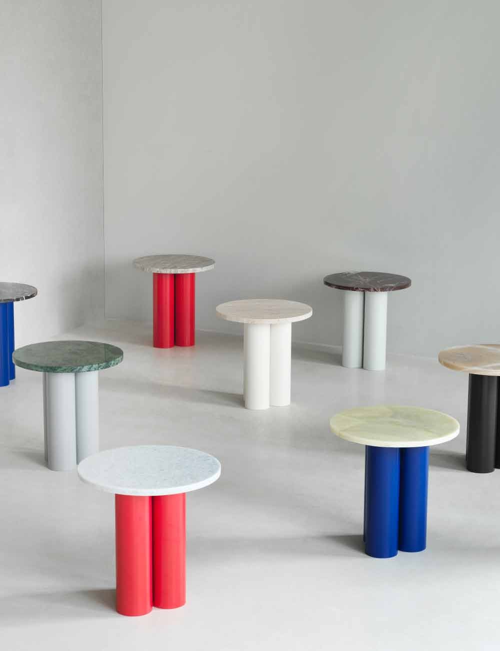 cette table bleu vif