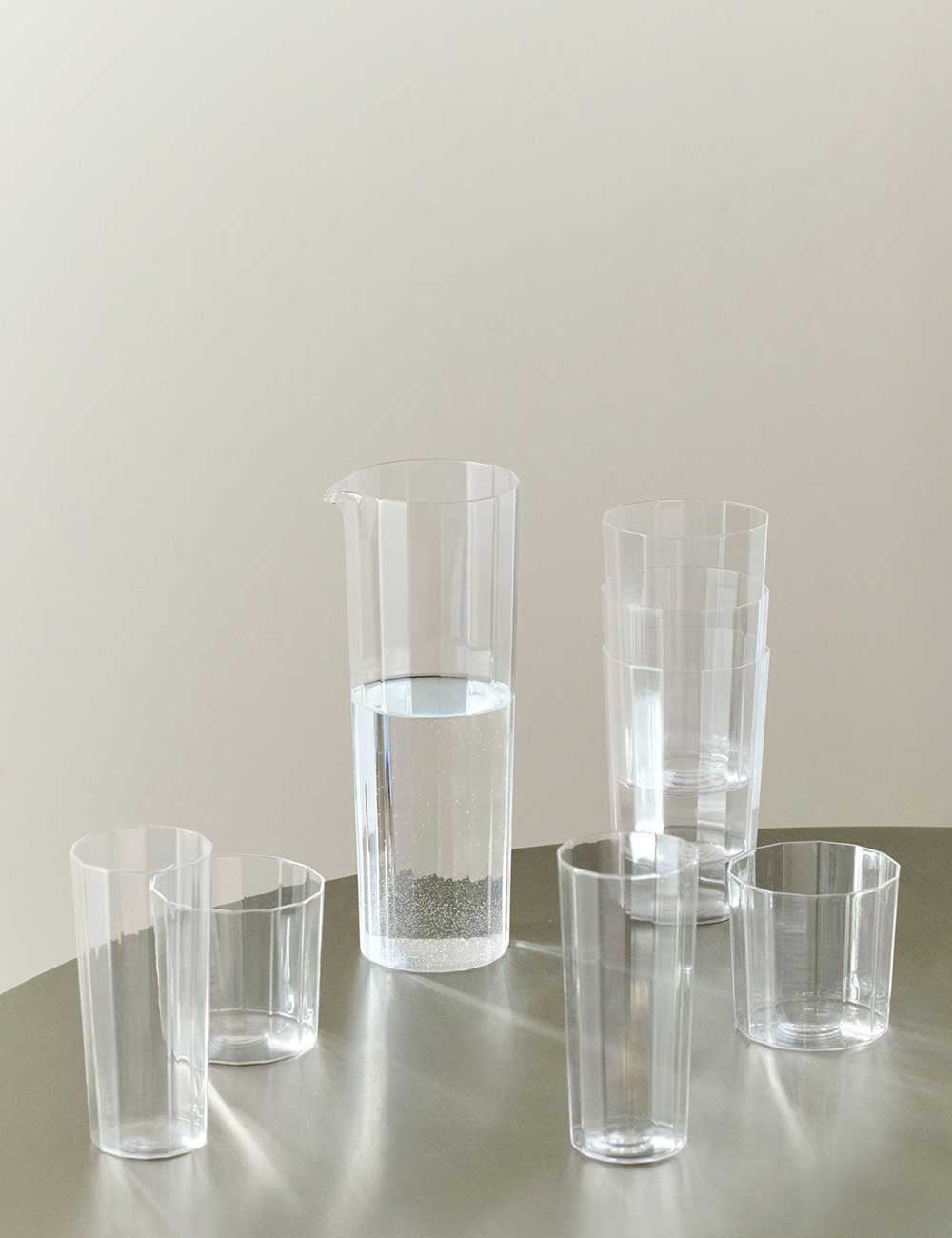 ANGLE CARAFE