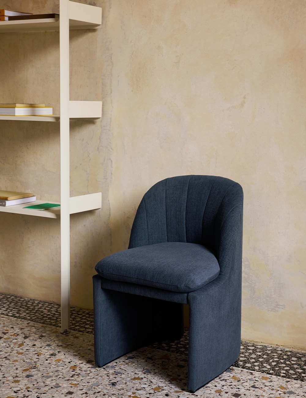 rombe com d w. shelf