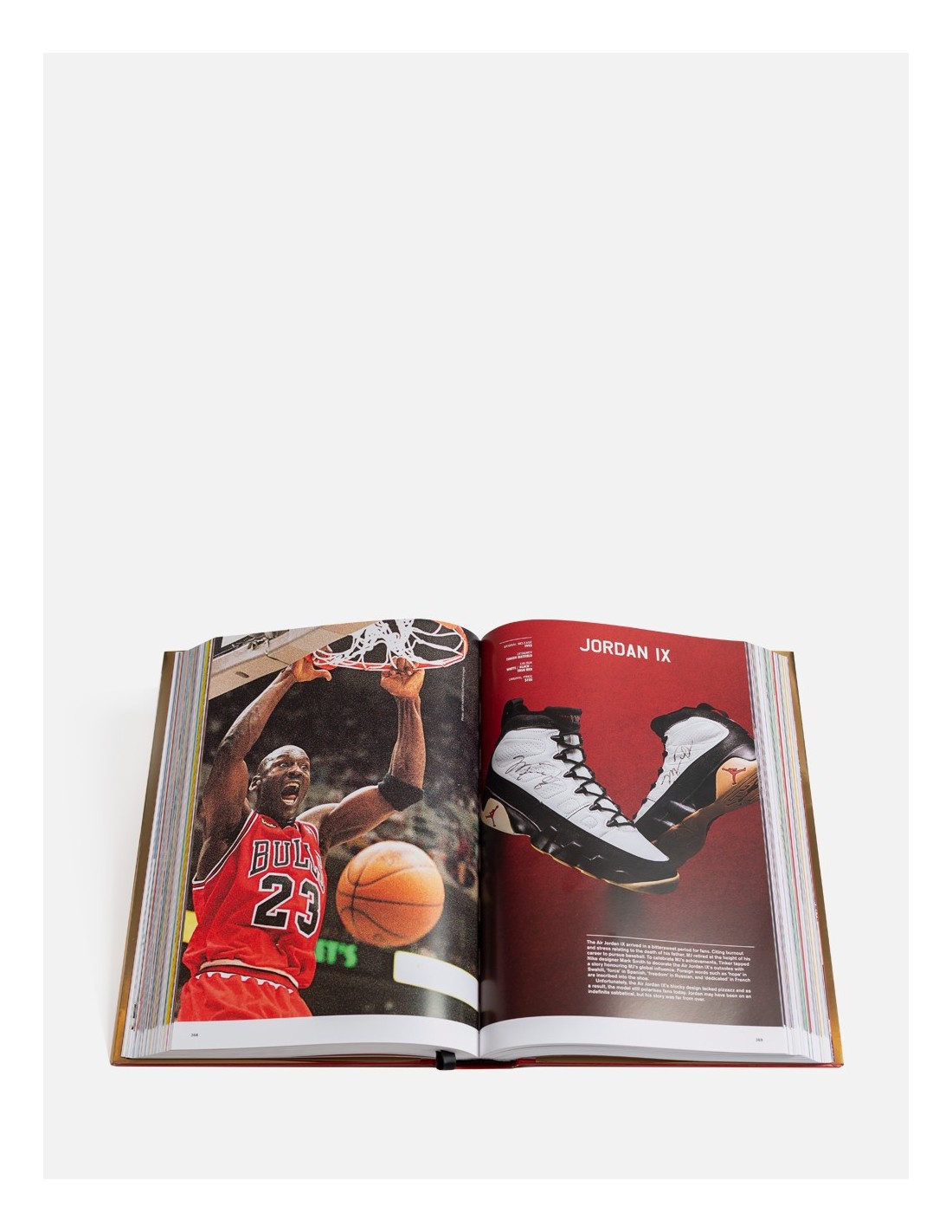 Giftset – Bookstand + Sneaker Freaker. The Ultimate Sneaker Book – Animeaux
