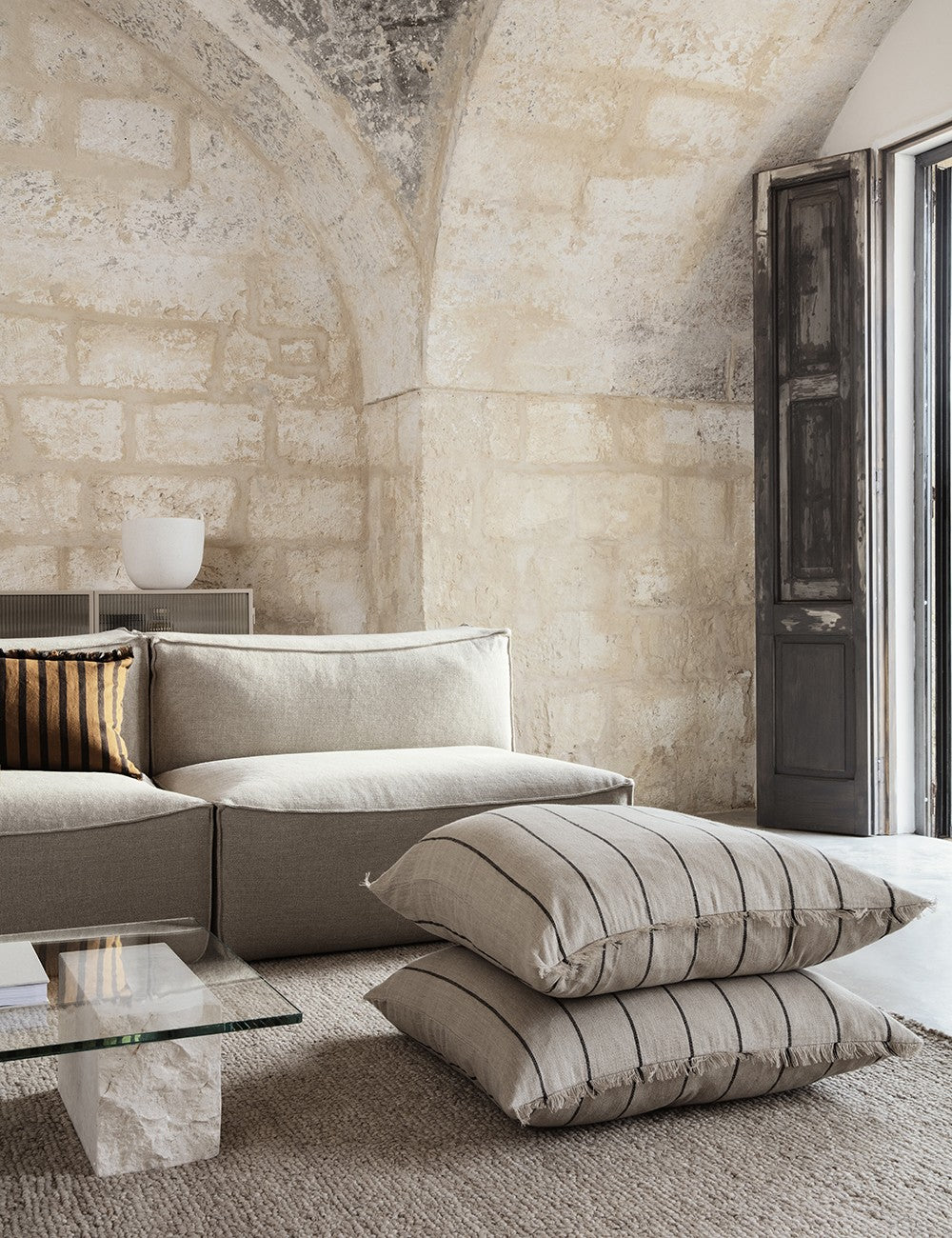 catena sofa center