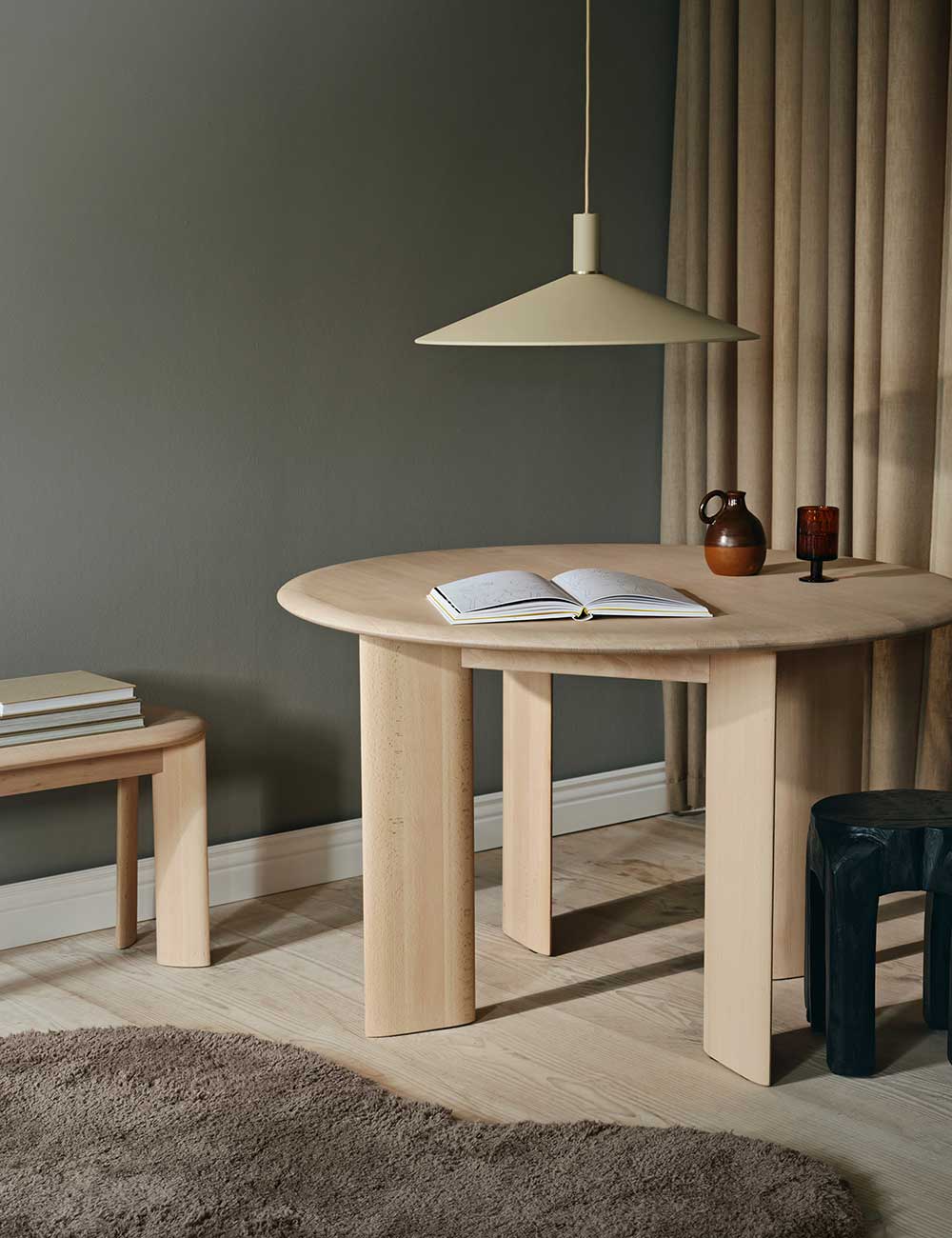 Bevel table Ø117 oak