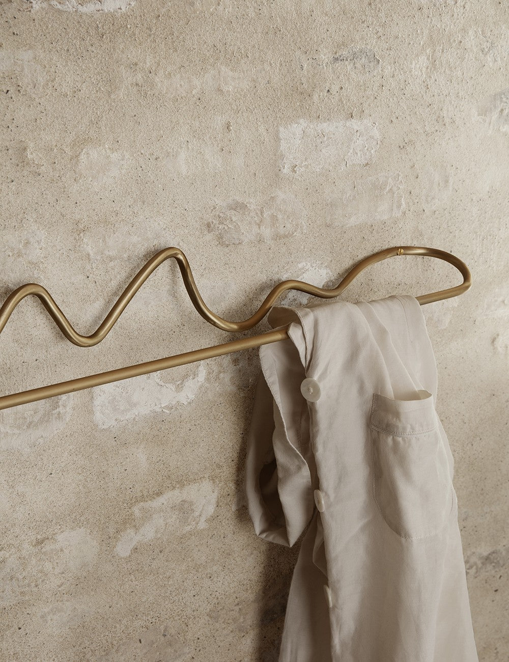 CURVATURE TOWEL RACK