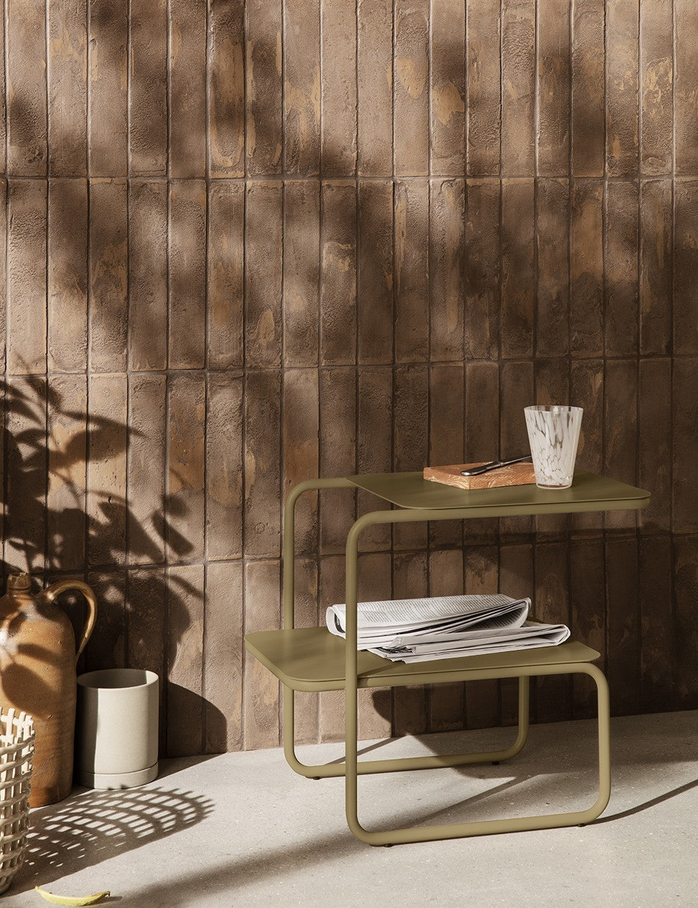 LEVEL SIDE TABLE