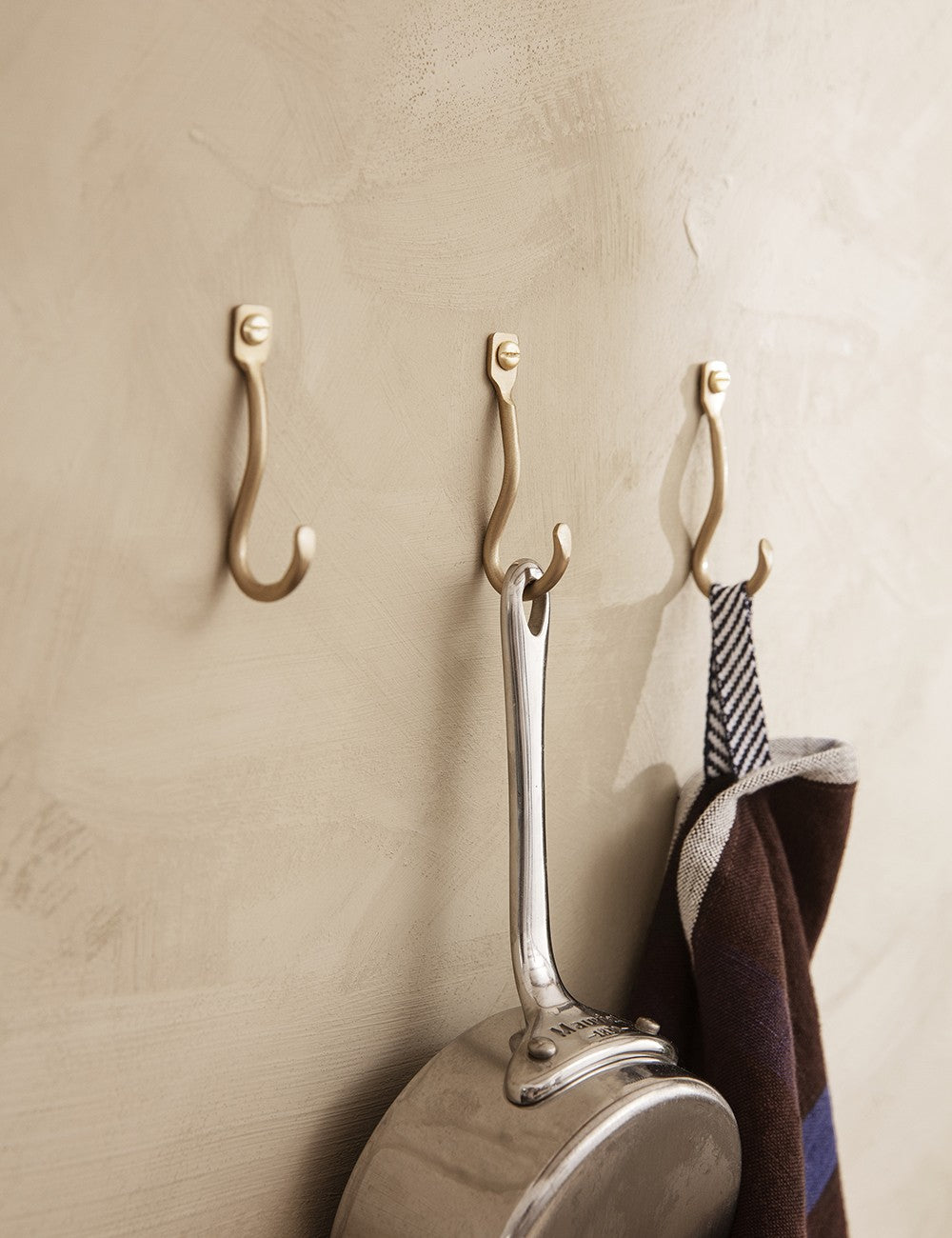 colgador curvature set brass